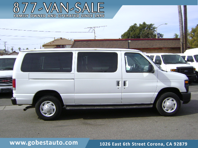 2008 Ford E-Series Econoline Wagon's photo