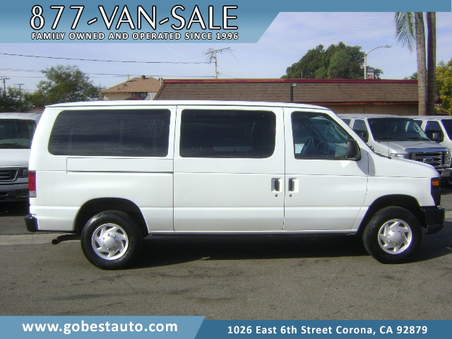 2008 Ford E-Series Econoline Wagon XL's photo