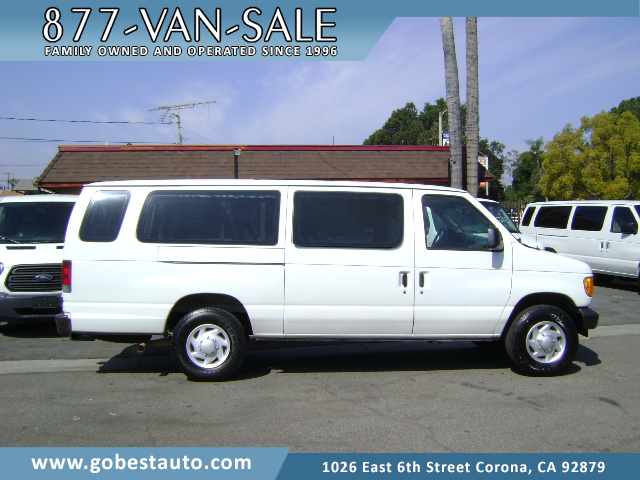 2006 Ford Econoline Wagon's photo
