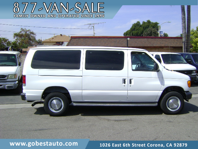 2006 Ford Econoline Wagon's photo
