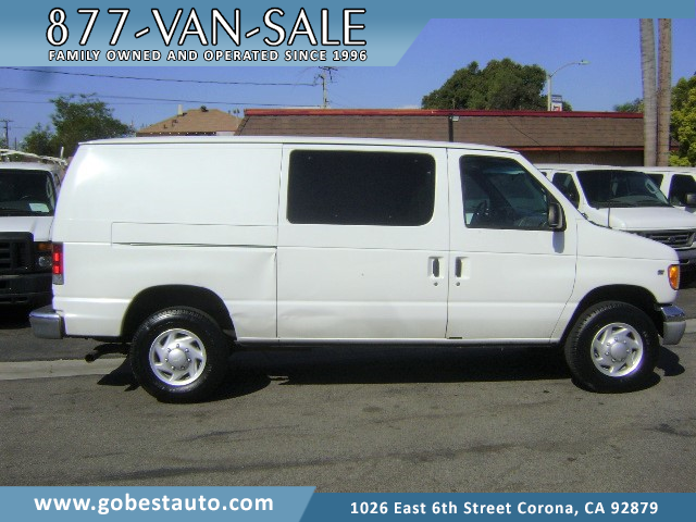 2003 Ford E-Series's photo